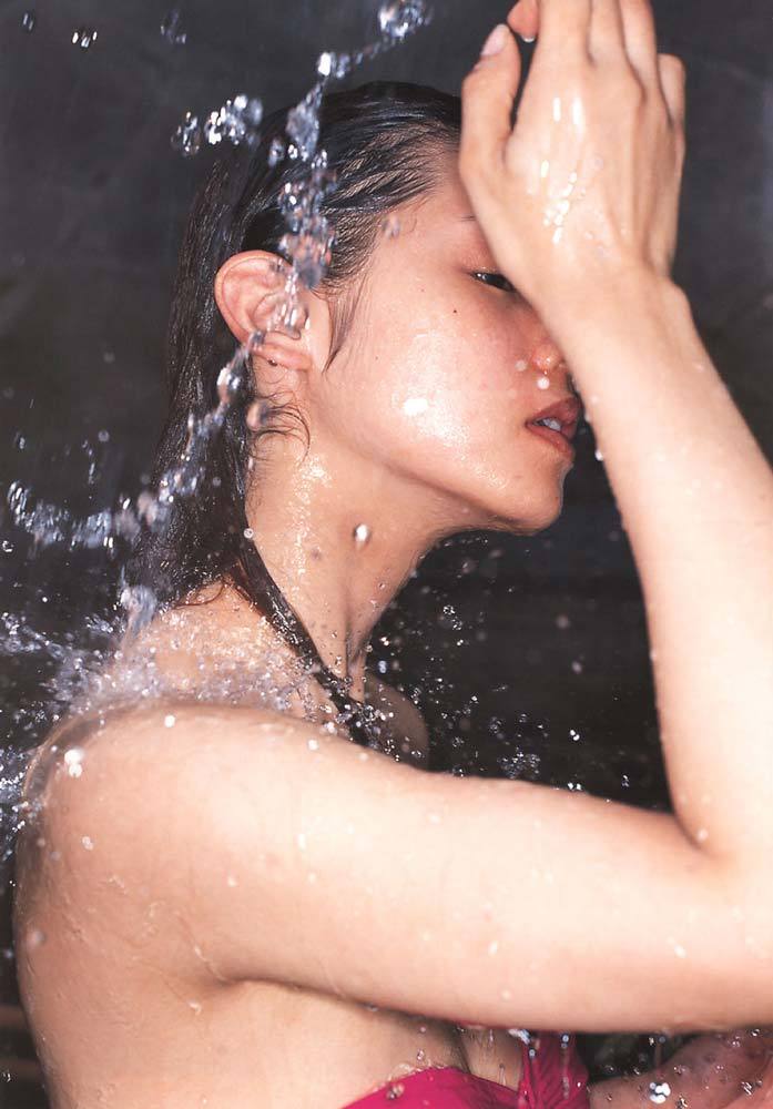 小西真奈美 40 のヌード 水着 パンチラ 胸チラエロ画像50枚 エロ牧場