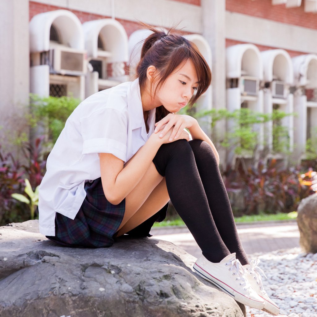 体育 座り ぱんちら