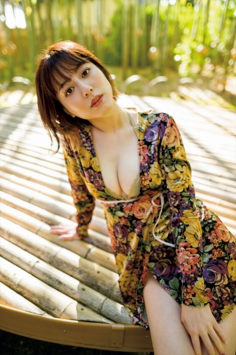 杉本有美の手ブラヌード写真集グラビアエロ画像006