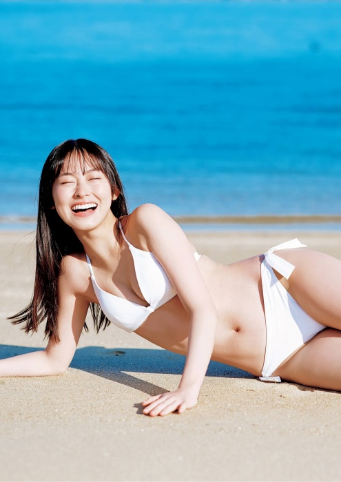 井本彩花の水着グラビアエロ画像005