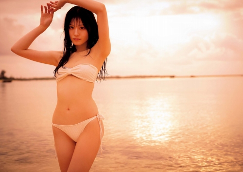 吉井美優のセクシー水着グラビアエロ画像010